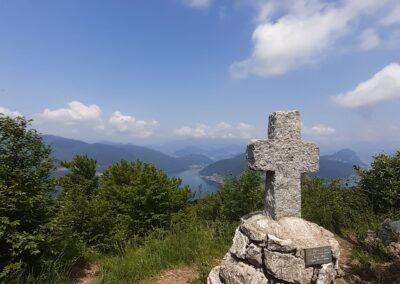 Monte Pravello e Monte Orsa, escursione ad anello da Viggiù (Varese)
